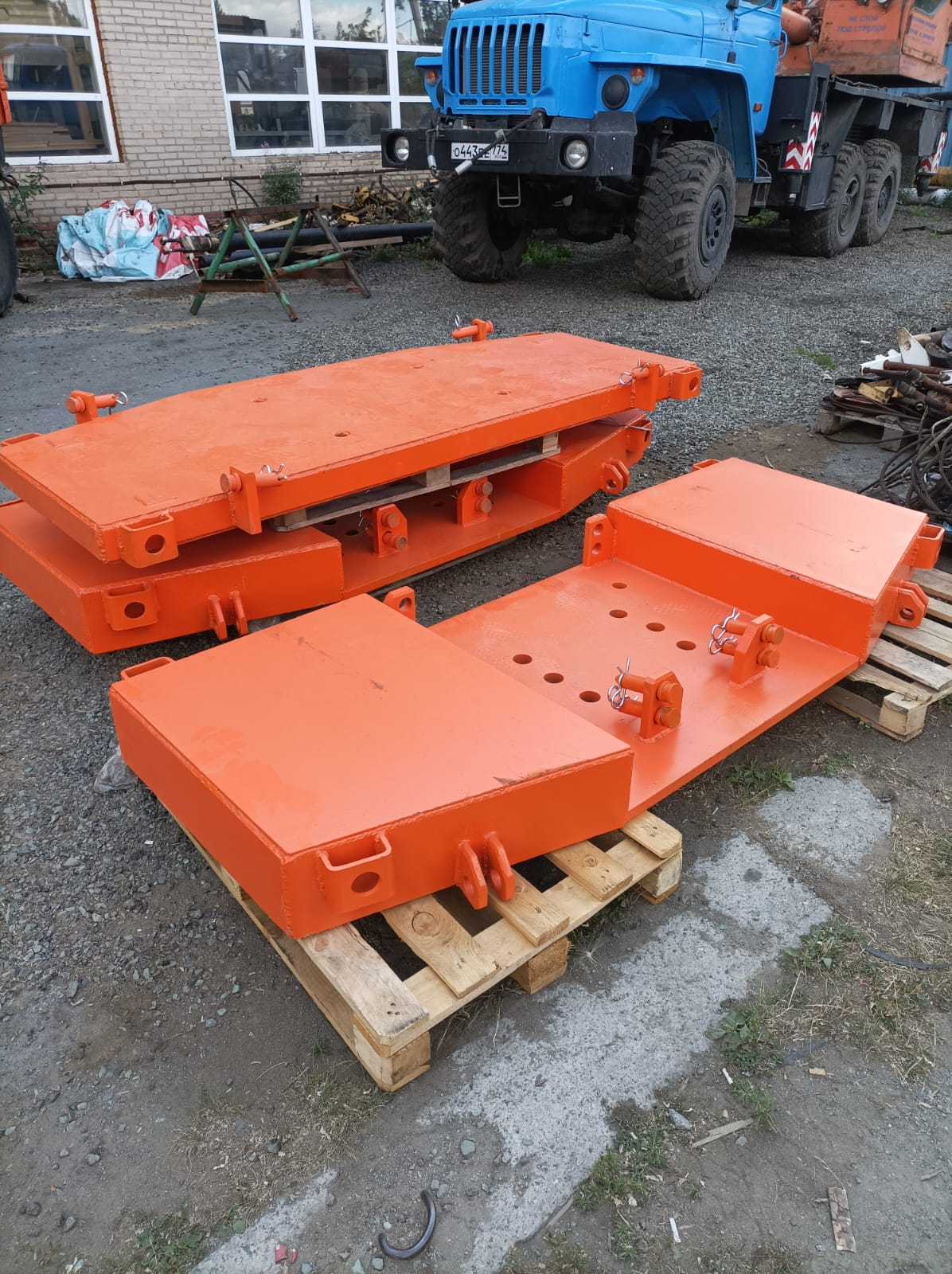 Противовес КС-55713-1К- (1т) автокрана Клинцы г/п 25 тонн